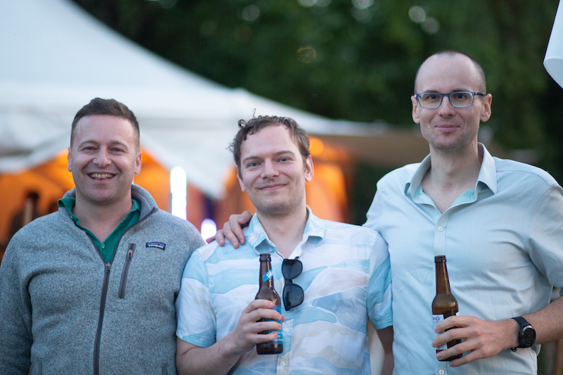 Drei Männer beim Apero Drei Männer beim Apero