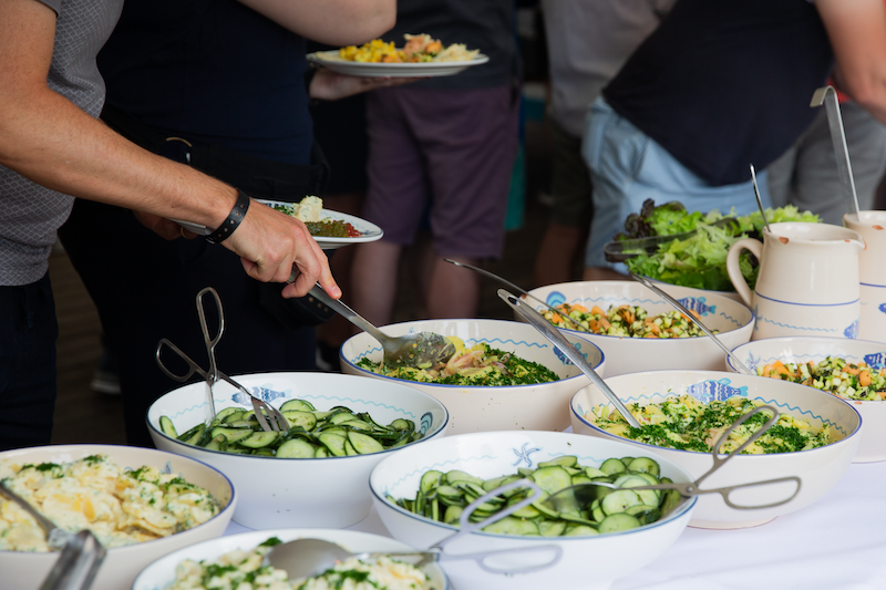 Buffet mit Salaten Buffet mit Salaten