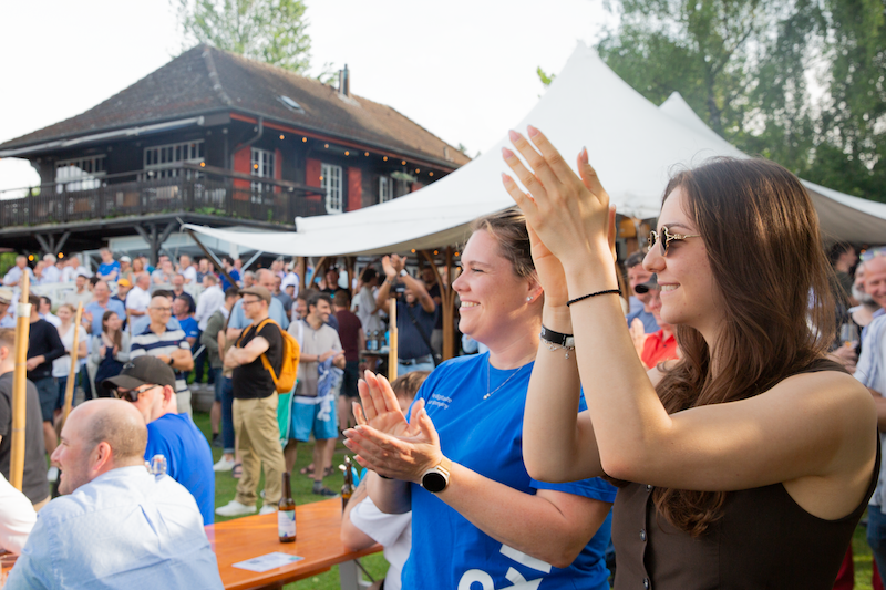 Menschen klatschen Menschen klatschen