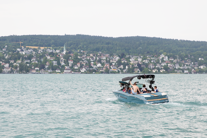 Motorboot auf dem Zürichsee Motorboot auf dem Zürichsee